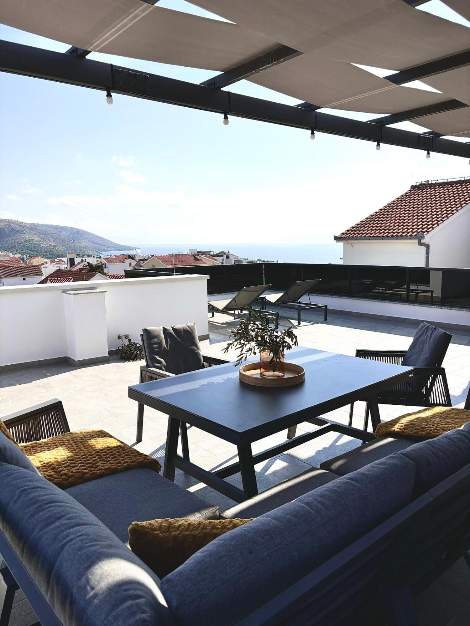 Apartment Agnes With 63 M2 Rooftop Terrace, Grill And Pool Okrug Gornji Exterior foto